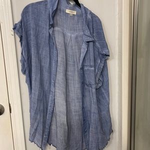 Umgee. Freyed hem oversized button up